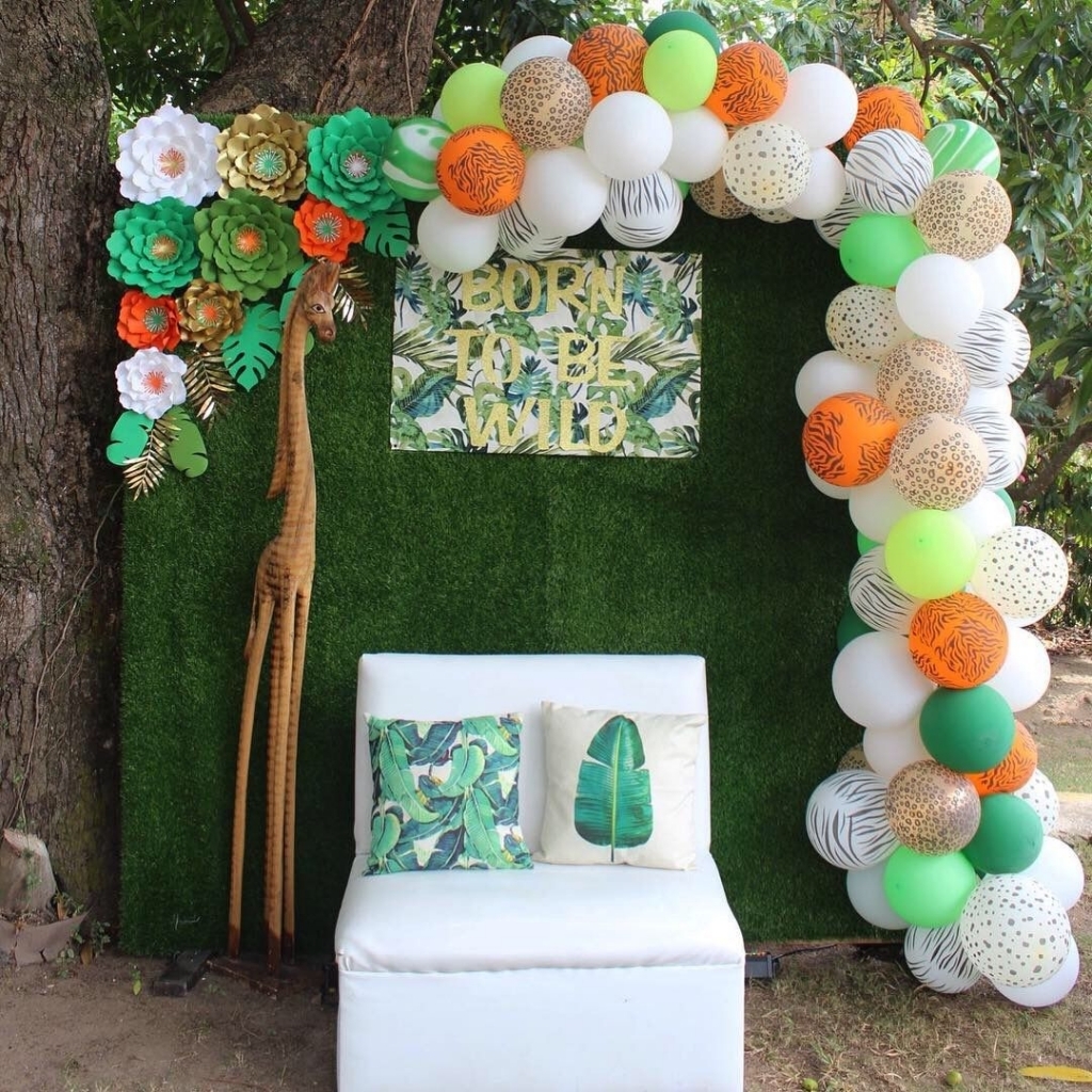 jungle theme balloon garland with paper flowers